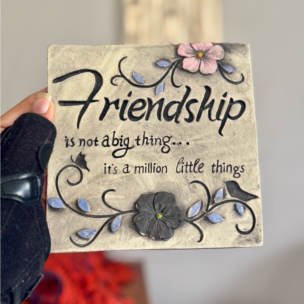 Friendship Wall Art Plaque with Floral Design